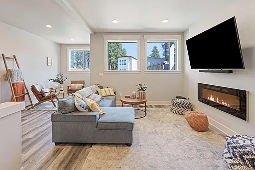 61571 SW Riverwalk Ln Photo 1