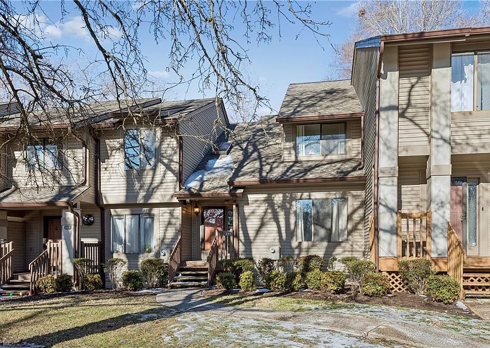 1st image of 225 Bridgewater Dr