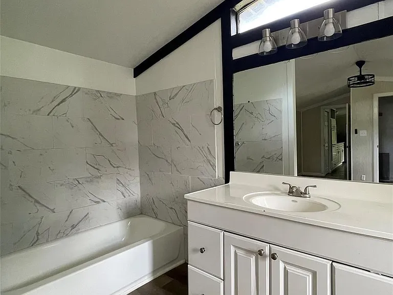 433 Capricorn Dr — Photo 23
