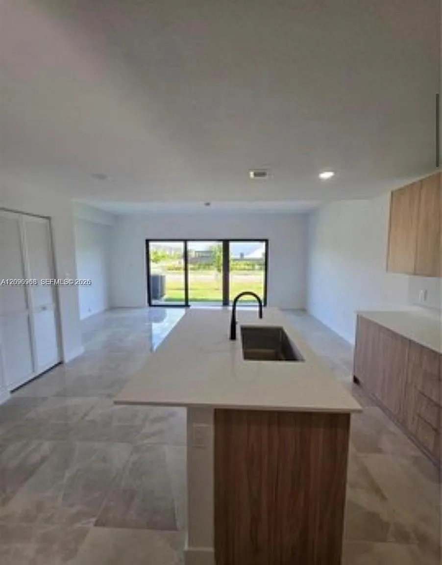 4 bed, 3.0 bath, $2,900 — Photo 3
