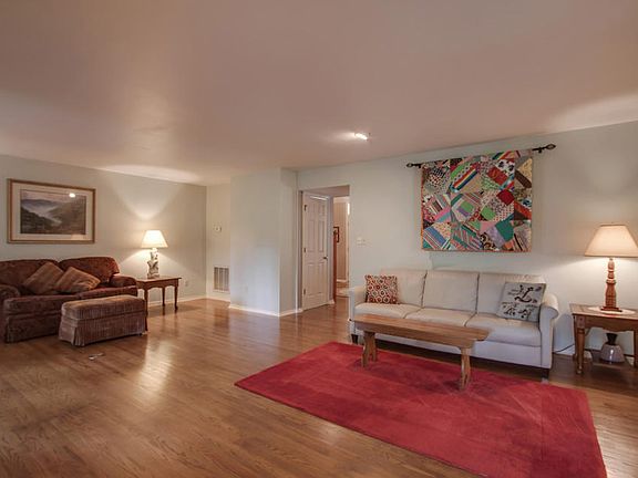 5th image of 221 Mialaquo Cir
