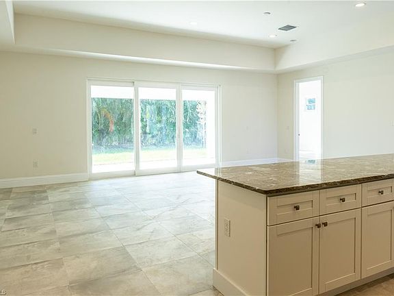 5th image of 3938 Oasis Blvd