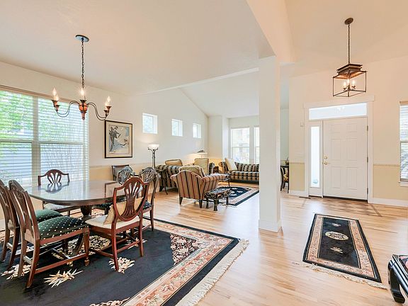 B1 - Living Room 6.jpg