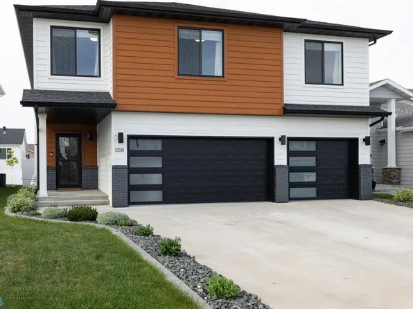 1558 67th Ave S, Fargo, ND 58104