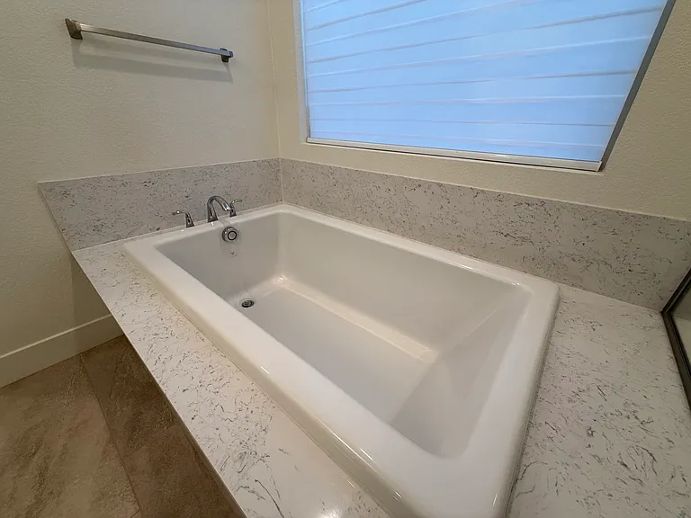 12920 Knightsbrook Ave — Photo 40