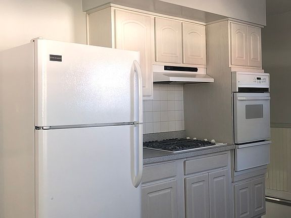 4th image of 1648 Broadway Ave