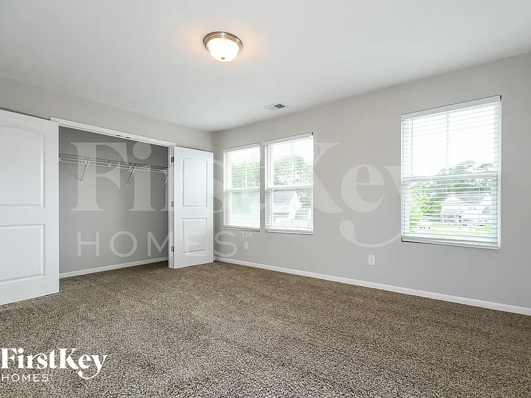 104 Breeders Ct — Photo 12