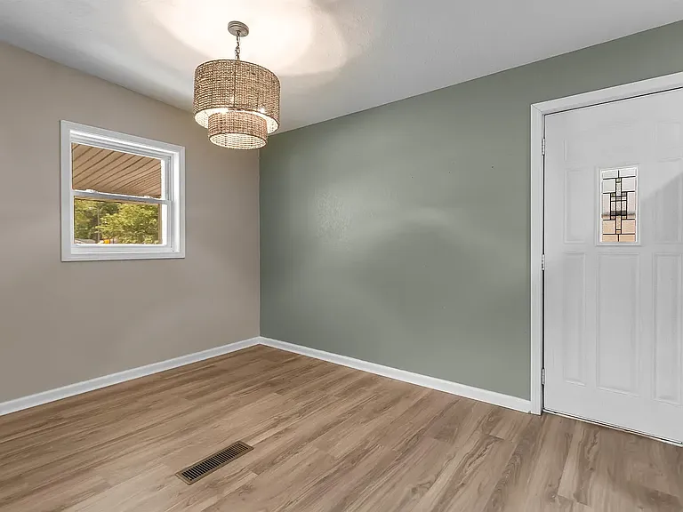 5107 Mohawk Dr — Photo 2