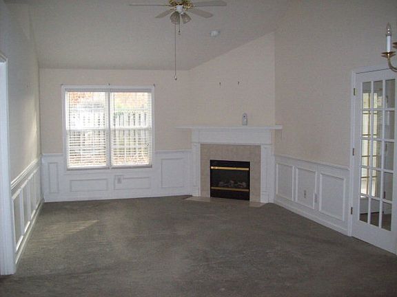 4th image of 328 Southbank Dr