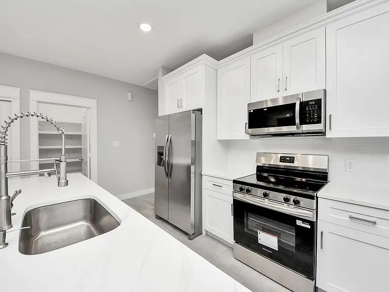 1307 Laskey St — Photo 17