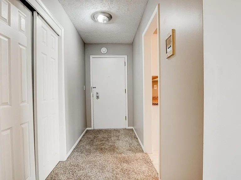 500 S 37th St #207 — Photo 4