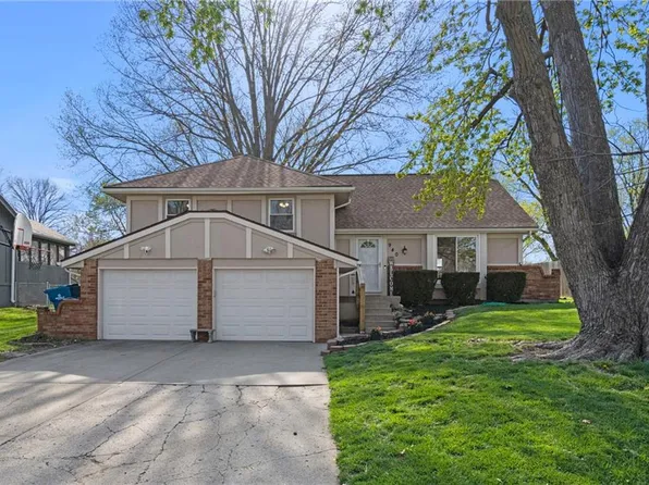 940 Dunwich Dr, Liberty, MO 64068