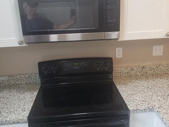 4th image of 4031 Hollygrove St