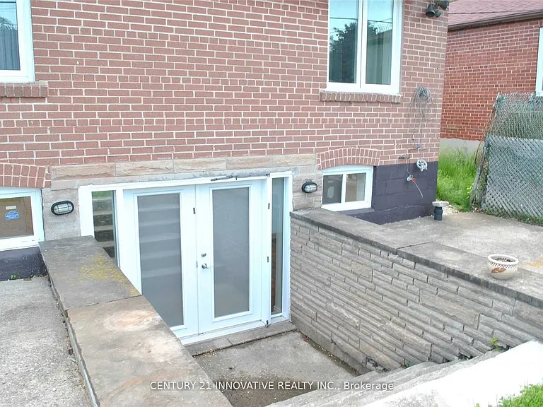 985 Victoria Park Ave #BSMT STUDIO SPACE — Photo 9