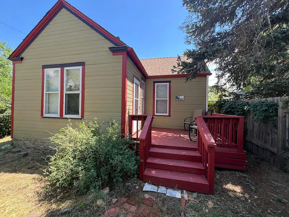 1811 1/2 N Weber St