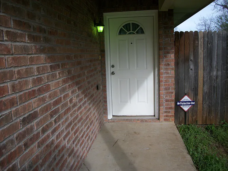 715A N Pecan St — Photo 6