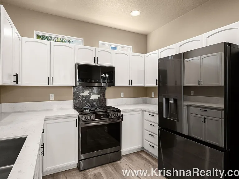 19405 SE 33rd St — Photo 11