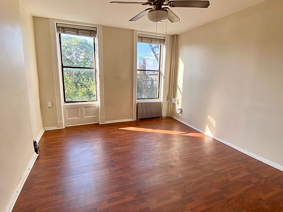 4th image of 526 Henry St APT 4