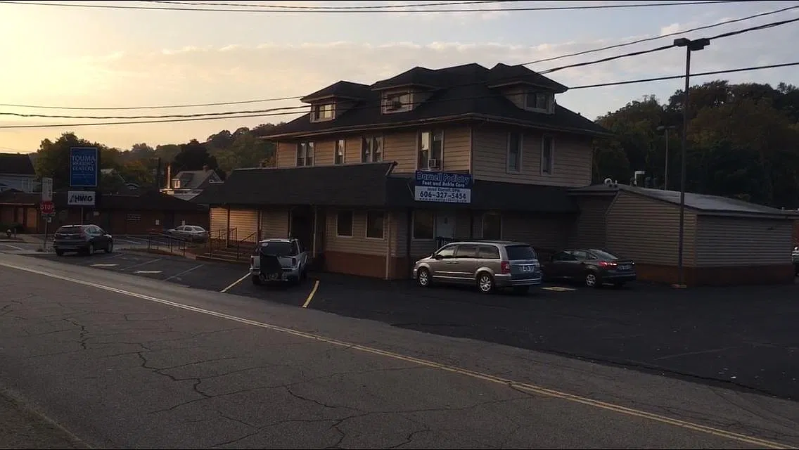 1290 Montgomery Ave — Photo 3