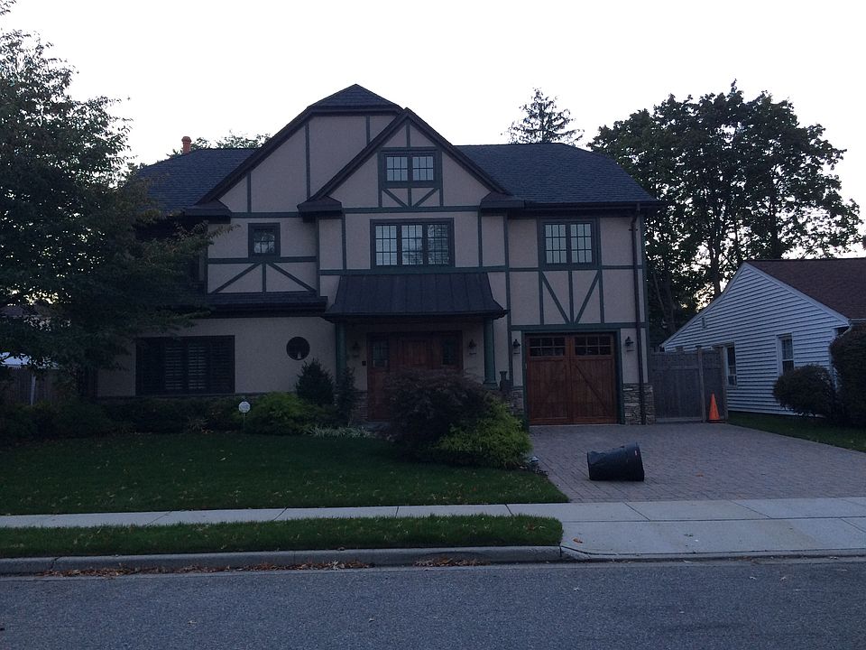 1st image of 208 Lawrence Ln