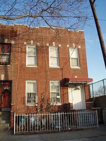2nd image of 467 Hawthorne St
