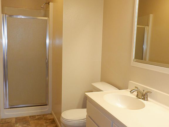 5th image of 743 Linden Pl