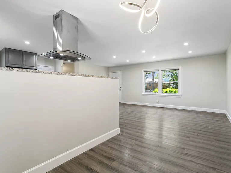 314 Martha Lee Dr — Photo 9