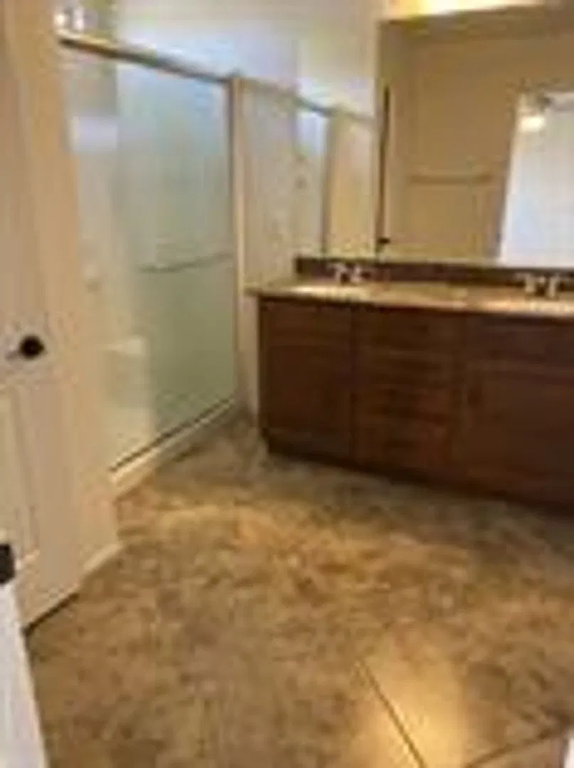Two story corner house — Photo 3