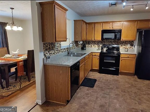 4th image of 1600 Keystone Dr