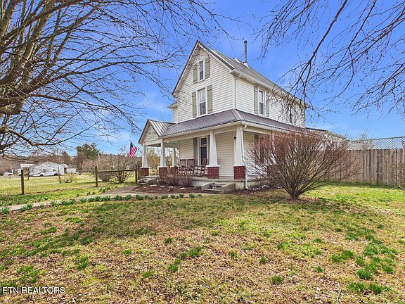 2nd image of 207 Thomas Rd