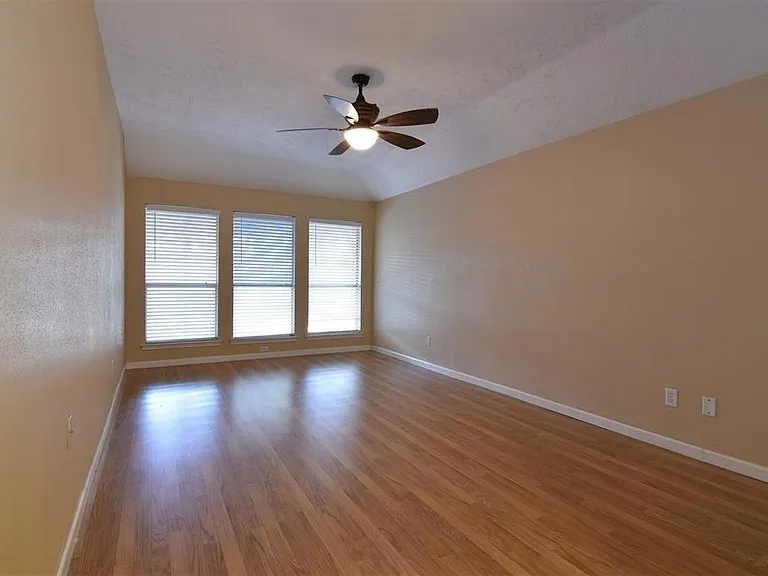 8507 Grove Park Dr — Photo 15