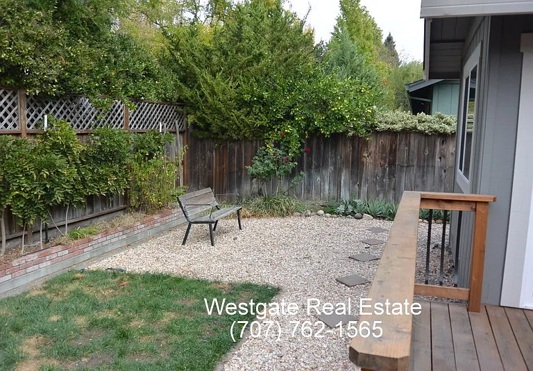 530 Chase St — Photo 22