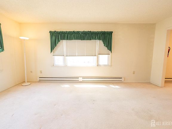 5th image of 487 Somerset Ln #N
