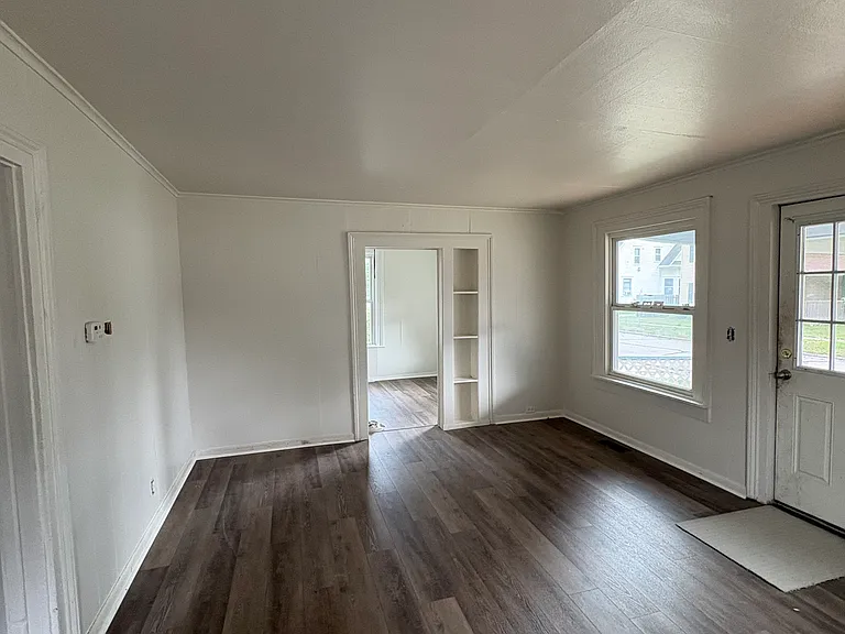 409 S Lansing St — Photo 2