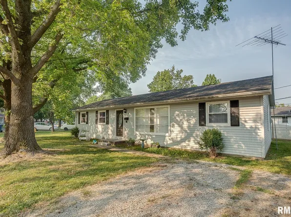 10 Redwood Dr, Centralia, IL 62801