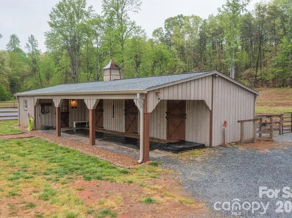 1091 Bill Collins Rd, Columbus, NC 28722