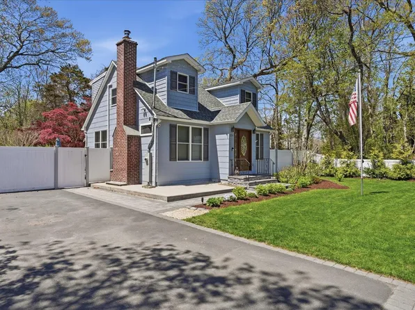 134 Washington Drive, Mastic Beach, NY 11951