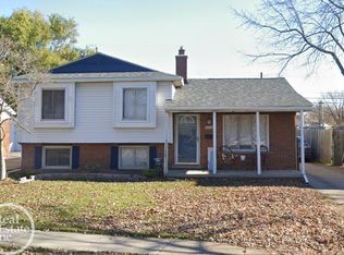31700 Saint Margaret St, Saint Clair Shores, MI 48082
