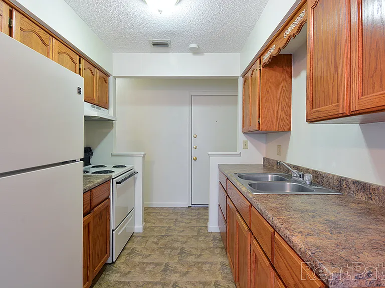 Jefferson Square Apartments — Photo 18