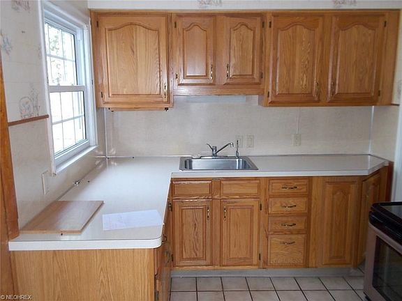 2nd image of 808 Kickapoo Ave