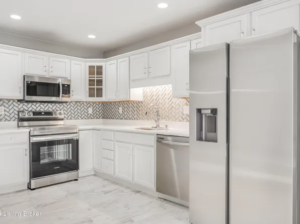 8504 Aspen Glen Way, Louisville, KY 40228