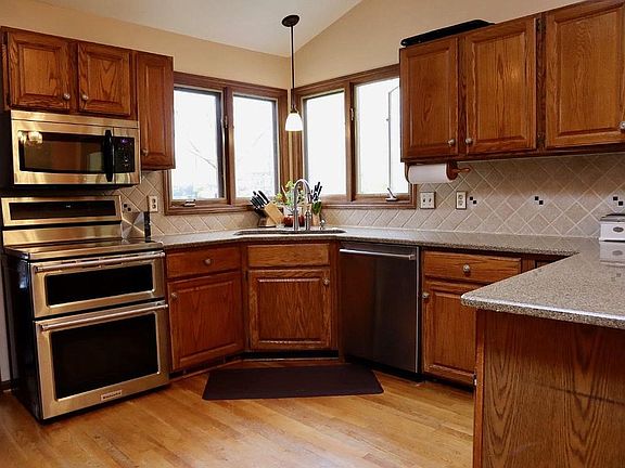 5th image of 1574 Greenwich Dr