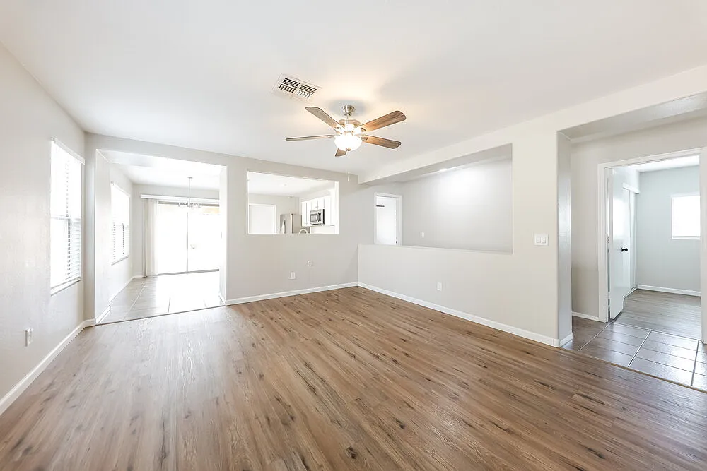 3 bed, 2.0 bath, 1366 sqft, $2,090 — Photo 4