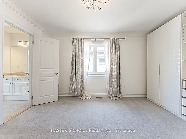 2357 Rideau Dr — Photo 26