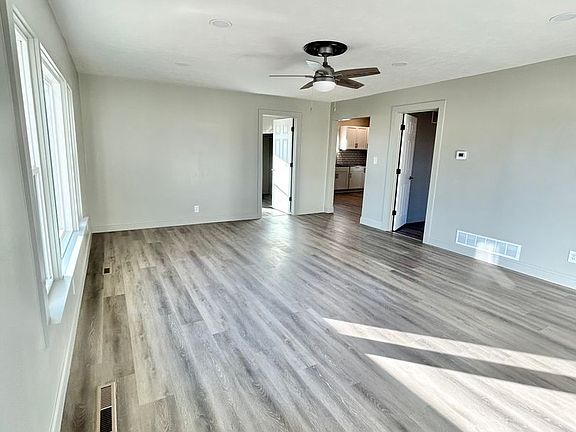 3rd image of 106 W Avenue E