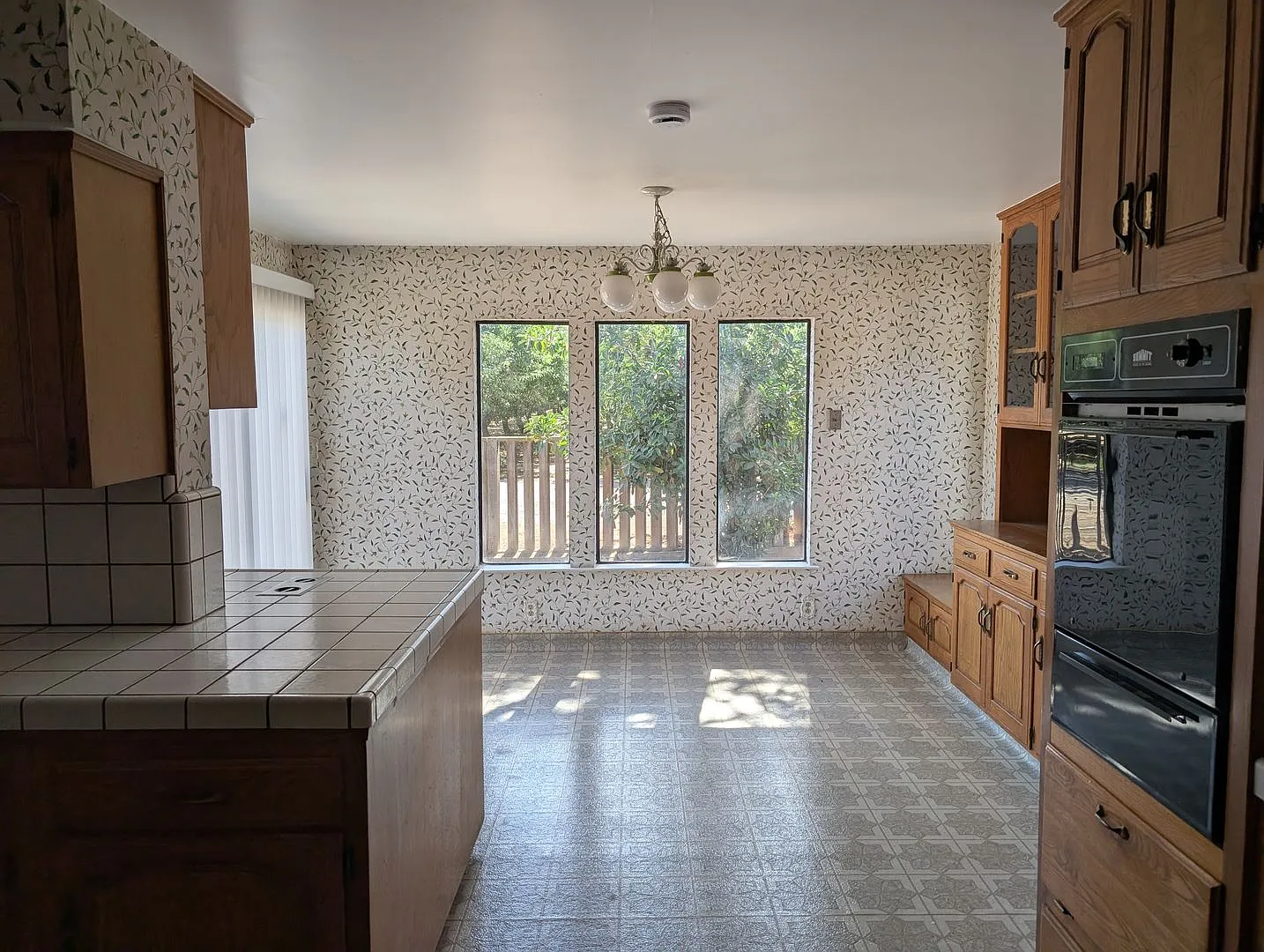 Rural ranch style home with a nice floor plan offering nice amenities. — Photo 4