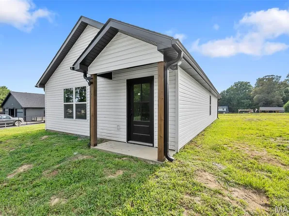881 Scott St, Scott City, MO 63780
