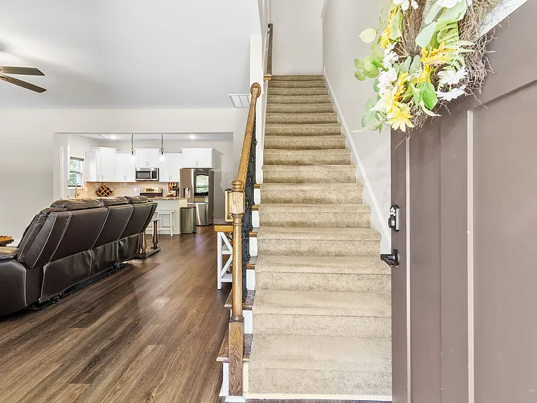 60 Melvill Ln — Photo 5