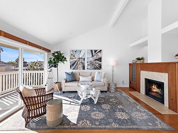 Livingroom with fireplace