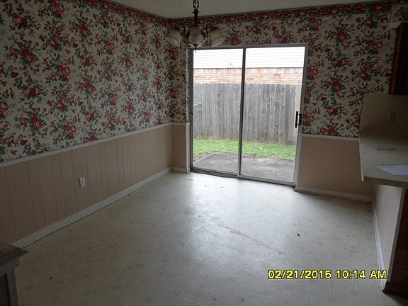 3rd image of 212 Cedar Ct